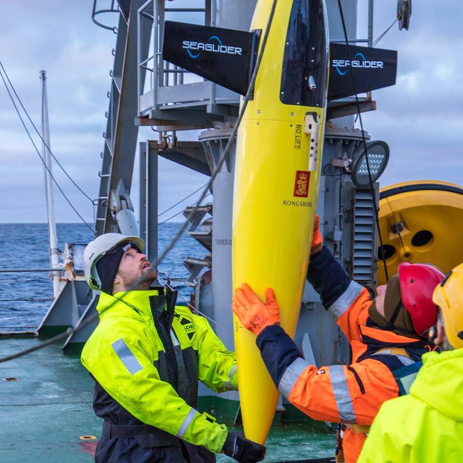 Photo of Kjetil Våge recovery a seaglider at sea